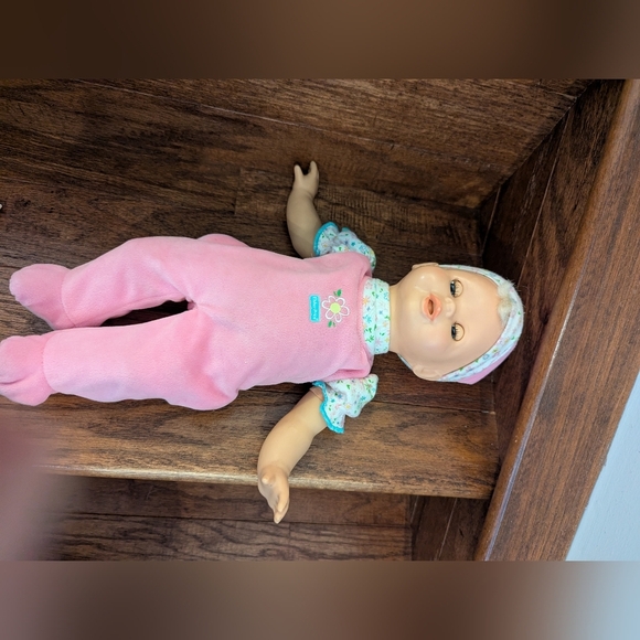 Vintage Fisher Price Interactive Doll Blinks Coos Giggles & Closes  Eyes - Picture 8 of 11